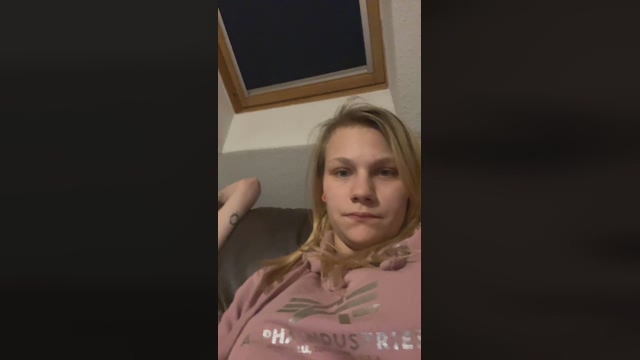 CrazyBlondii  06-03-2022 sex Females