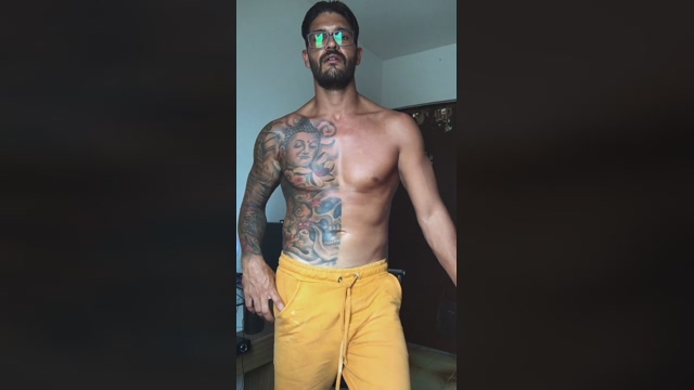Leonardoo02  07-03-2022 video Topless