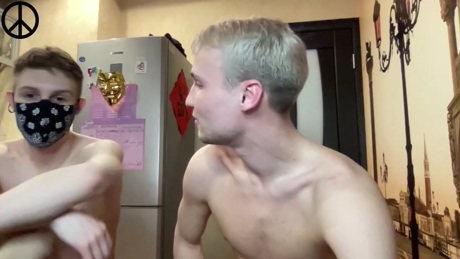 hey_wussup  09-03-2022 video kiss