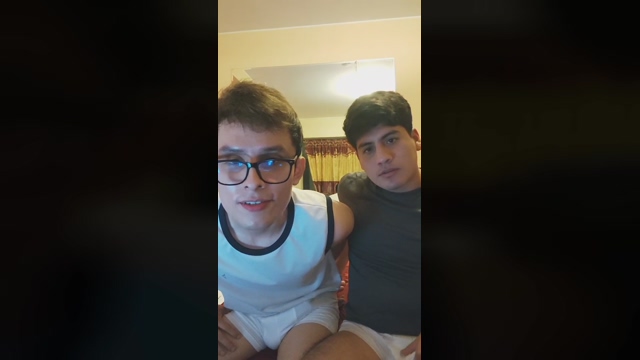 2h0rnyguyz  15-03-2022 video Topless