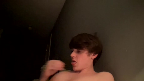 chrishall45  15-03-2022 video suckshow