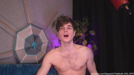 waynenorth  16-03-2022 video kiss