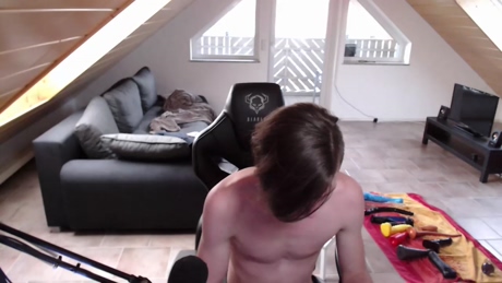 20tom01  20-03-2022 video Naked