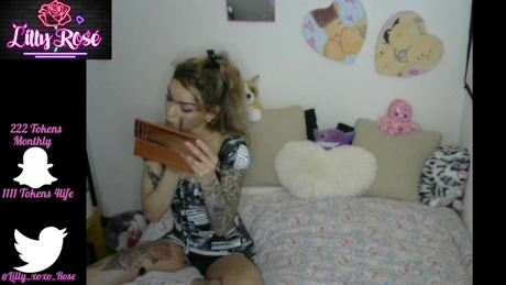 Lillyshowgirl 23-03-2022 sexyfeet 