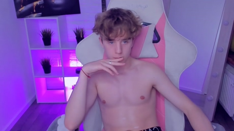 cute_johnny_  05-04-2022 video striptease