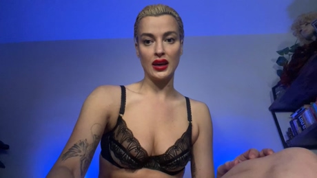 LauraDesiree 07-04-2022 sucktits 