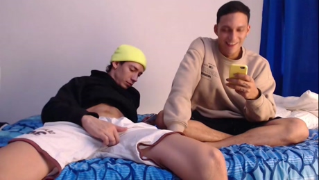 fratguysonline  08-04-2022 video sexyfeet