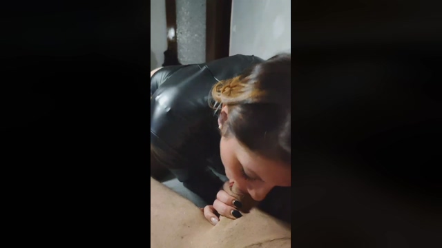 jessicaflowers1 11-04-2022 kissing 