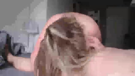 melaniehumm 15-04-2022 kissing 