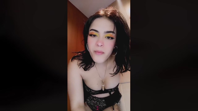 emma_loveu 18-04-2022 Topless 