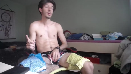 dailydose69  21-04-2022 video striptease