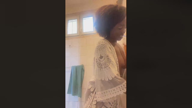 laparisienne94 22-04-2022 boobs 