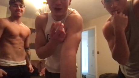 xxxtripletrouble  25-04-2022 video bj-dildo