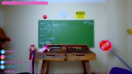 livecleo  28-04-2022 lick Females