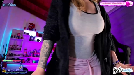 yesikasaenz  29-04-2022 sexybody Females