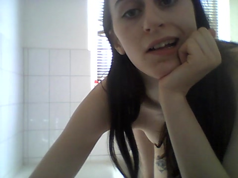 emma437 15-05-2022 Topless 