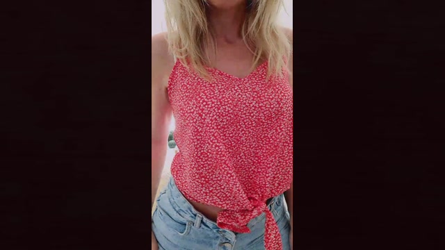 mia_sex_xxx 24-05-2022 strip 