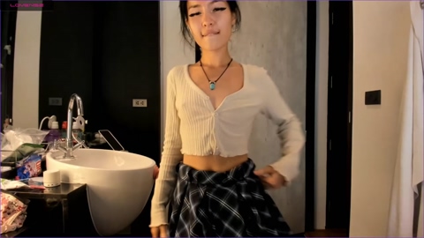 akino_17 26-05-2022 Topless 