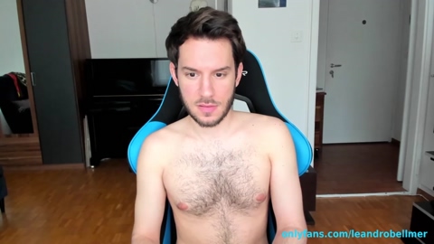 leandrobellmer  03-06-2022 video Topless