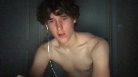 clay_parker  05-06-2022 video kissing