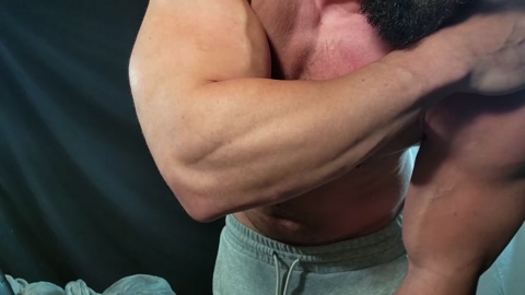 pizza_biceps  06-06-2022 video Show