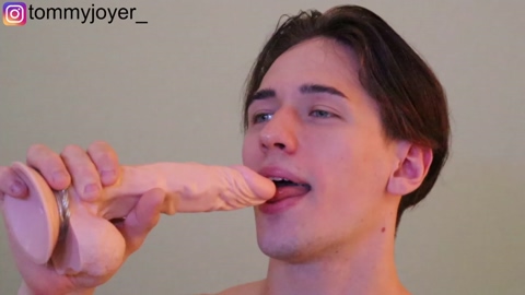 tommyjoyer  06-06-2022 video kissing