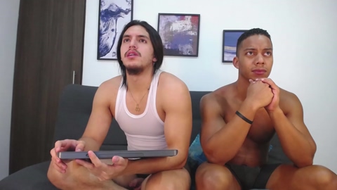 floyd_and_brown  11-06-2022 video kissing