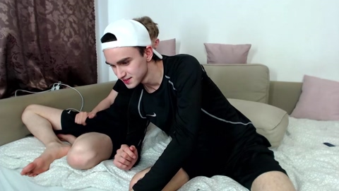 hrny_boyz  18-06-2022 video yummy