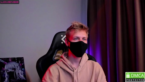 nickbigtick  20-06-2022 video kissing