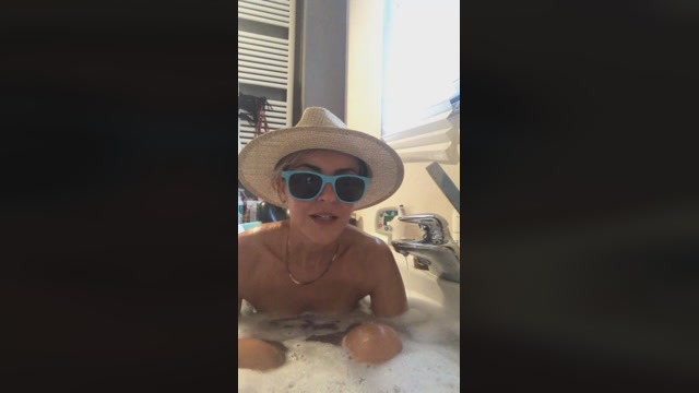 hotbonnet 03-07-2022 Cam 