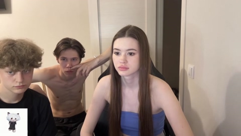 holybabe342 10-07-2022 kissing 