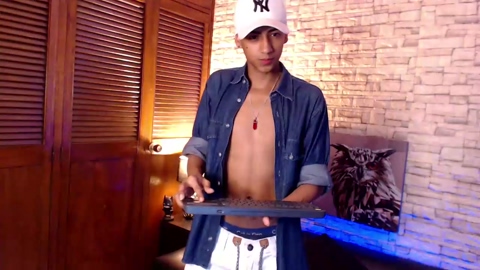 sanders_wolf  19-07-2022 video fingers