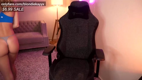 blondiekayy  23-07-2022 strip Females
