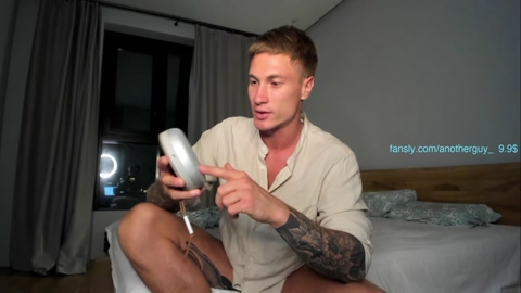 anotherguyonyourscreen  24-07-2022 video Topless