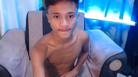 petite_hugecock<