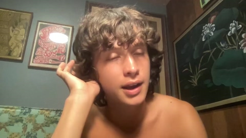 jungleliving333  12-08-2022 video amateur