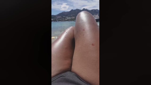 HottieIn22 21-08-2022 legs 