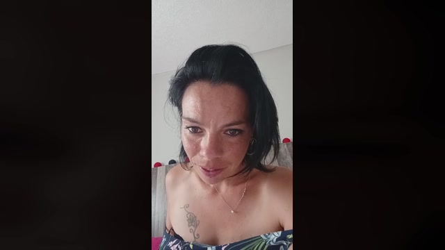 labrunettee 30-08-2022 Topless 