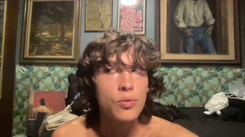 jungleliving333  04-09-2022 video kissing