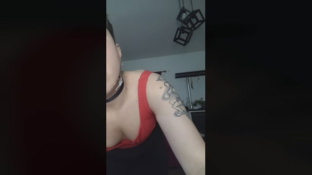 scorpion_queen1 07-10-2022 kissing 