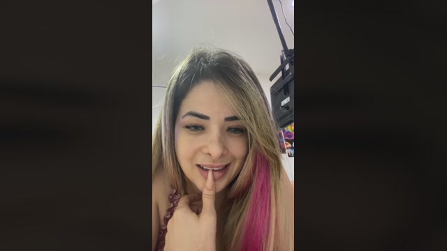 PinkyWavesX 02-11-2022 tits 