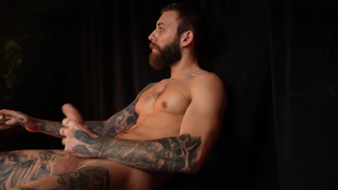 c_o_n_q_u_e_r  05-11-2022 video spanking