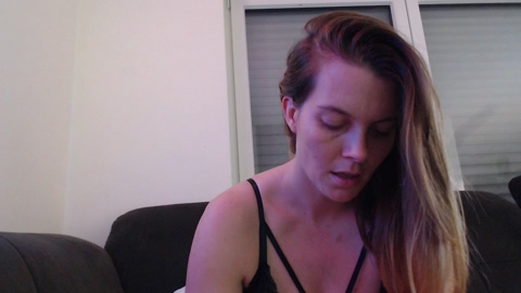 Michellle23  08-11-2022 ass Females