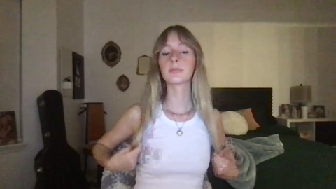 sugahbunny 08-11-2022 tits 