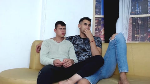 oversized_guy  10-11-2022 video fingers