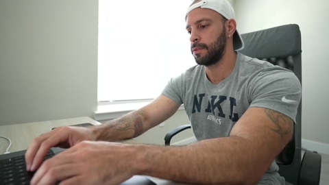 brucestryker  19-11-2022 video suckcock