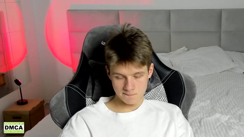 cute_thomas  01-12-2022 video striptease