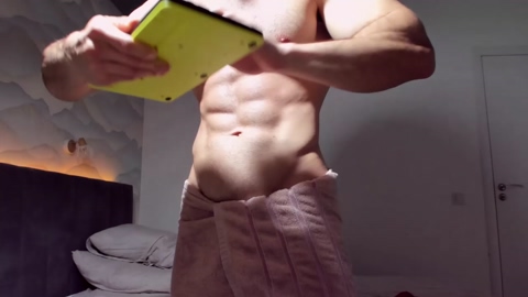 adam_muscle_  16-12-2022 video bigballs