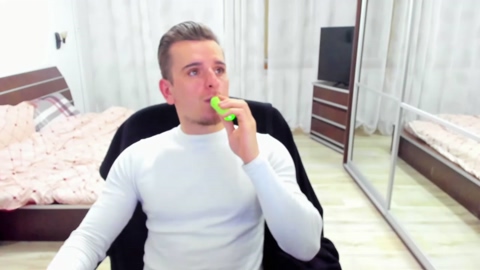 huge_cock21  16-12-2022 video striptease