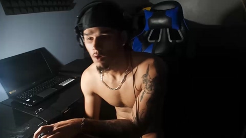 kylewhitedgs  31-03-2023 video handsome